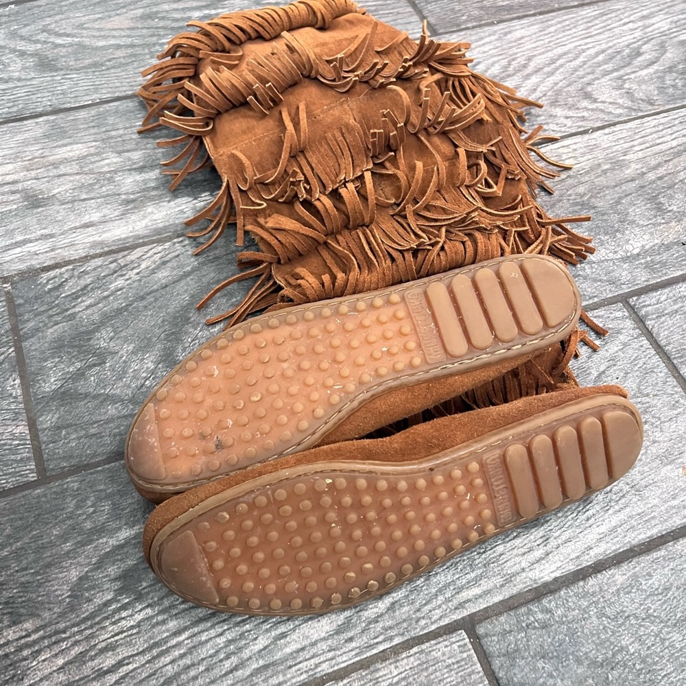 Minnetonka 5 Layer Fringe Boot- Women’s Size 10- … - image 4